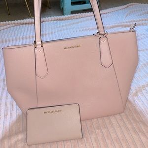 Blush Pink Micheal Kors Tote Bag 👜😏